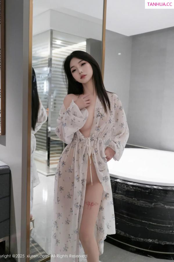   [XiuRen]高清写真图 2025.11.14 No.10988 烧烧小桃 性感长裙第30张图片